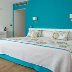 El Faro & 4*
