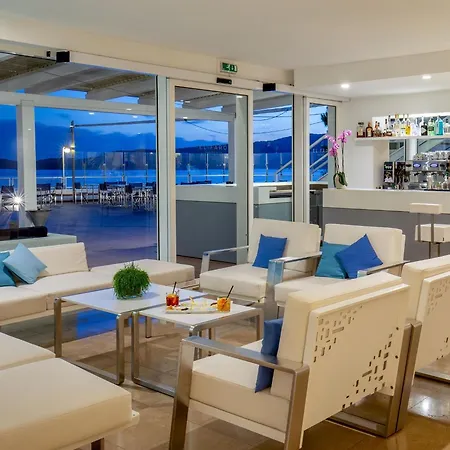 Отель El Faro & 4*