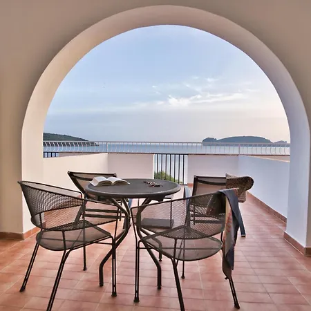 El Faro & Hotel 4*