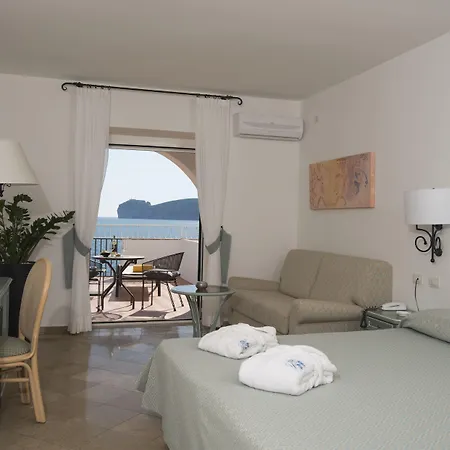 El Faro & Отель