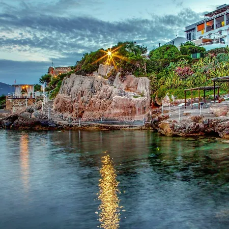 El Faro & Hotel 4*